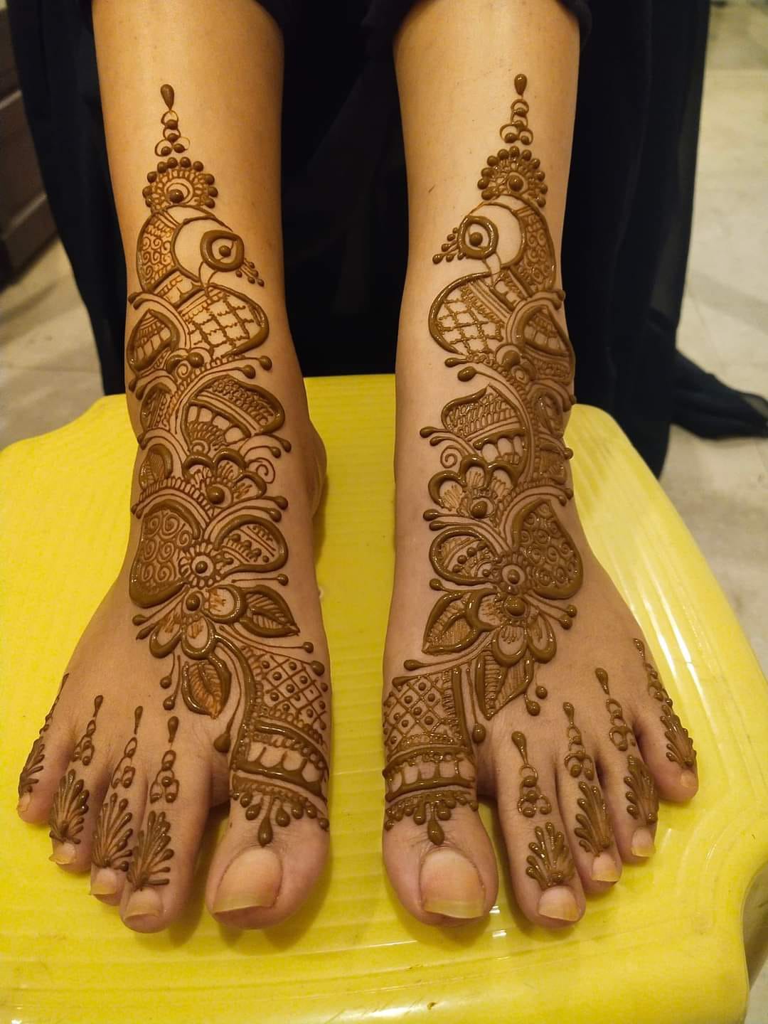 Leg henna design 1