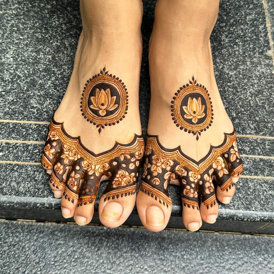 Leg henna design 2