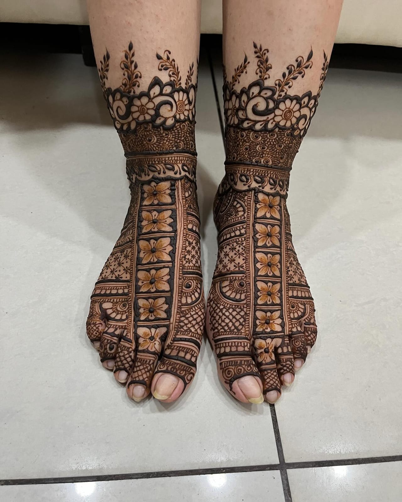 Leg henna design 6